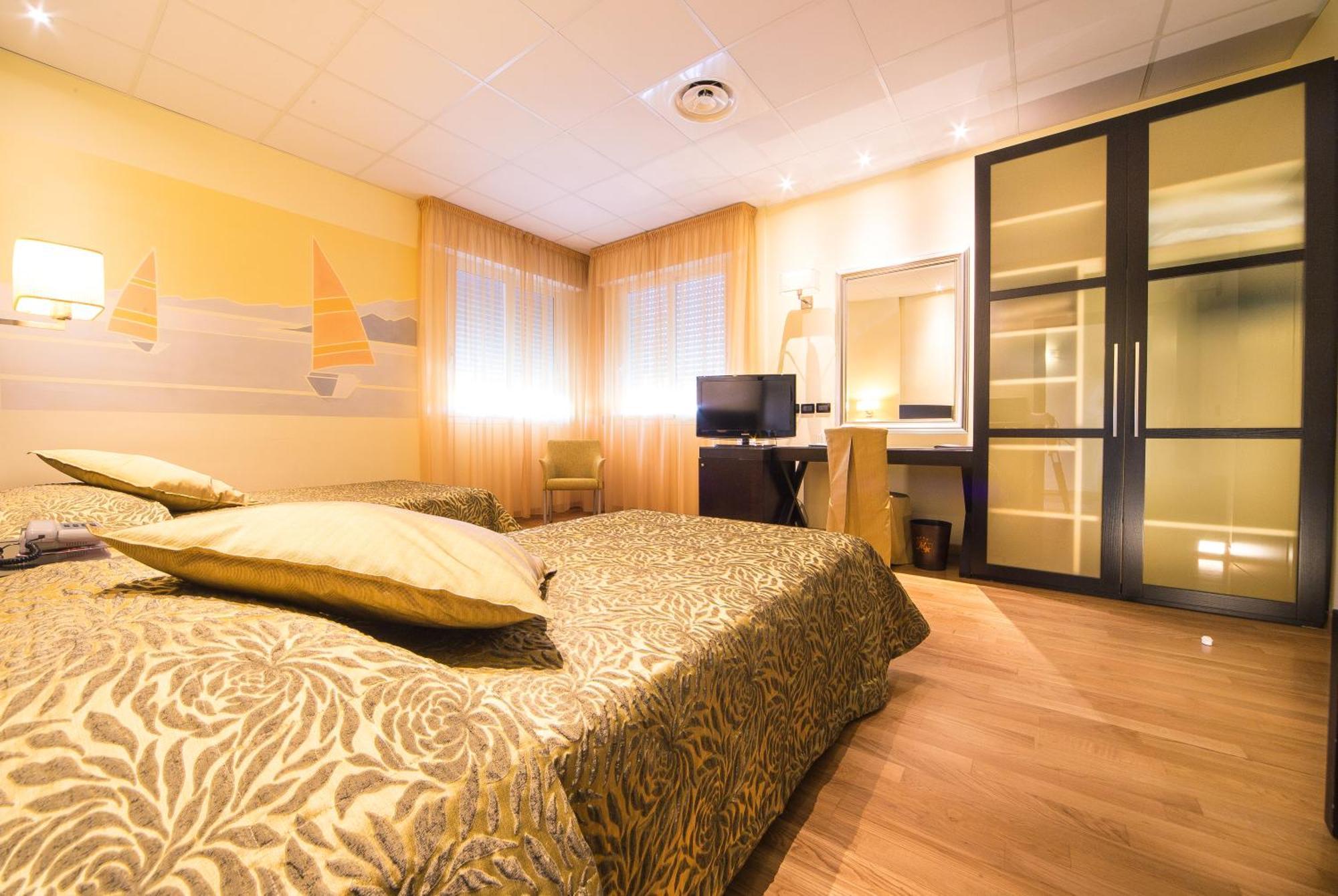 Hotel Torino Wellness & Spa Diano Marina Room photo